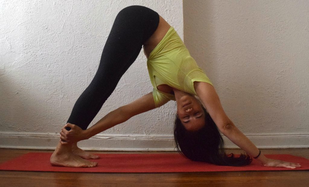 Yoga for digestion - Twisted downdog pose